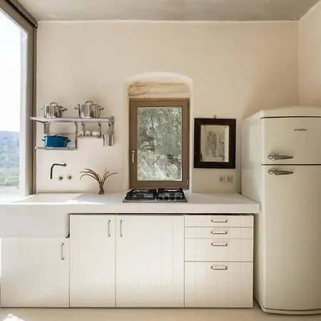 Paleopoli Cave House, Kythira